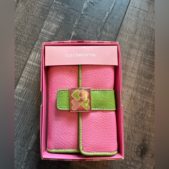 Liz Claiborne  Faux Leather Tri-Fold Wallet Pink & Green With Hearts NEW - Picture 1 of 14
